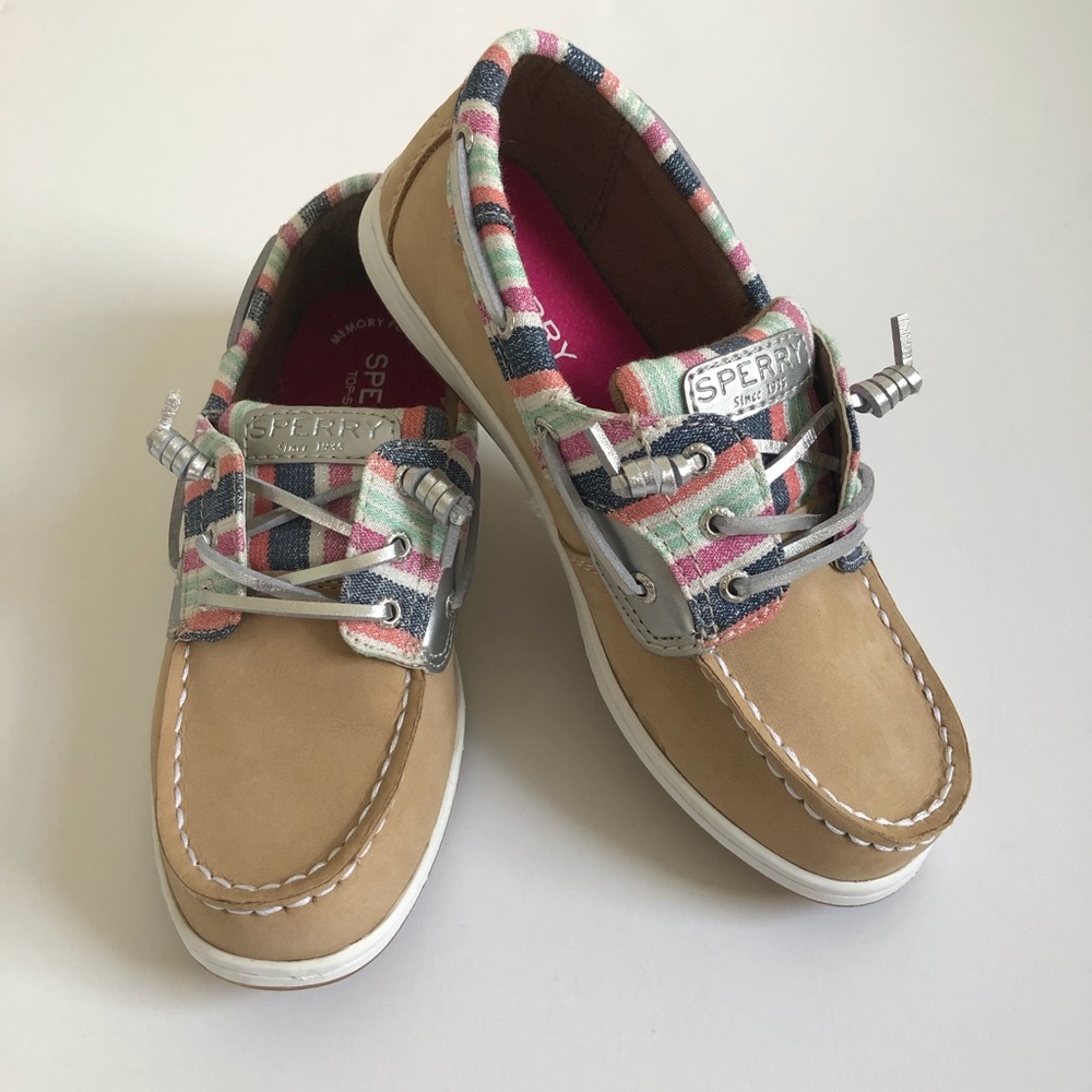 Girls Sperry “Songfish” Style Topsiders